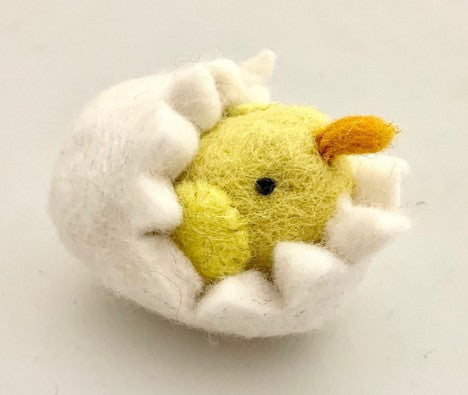 Betsy lays an Egg - book + toy